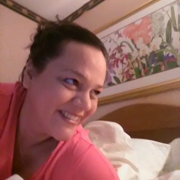 Meet your Posher, Sarah - Picture 1 of 4